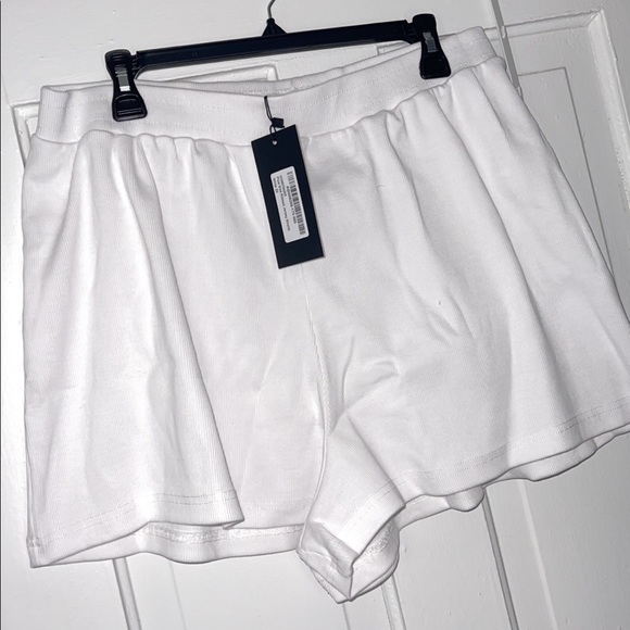 NastyGal white high waisted short. Size 22. - Picture 2 of 3